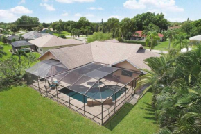 New lanai! Electric-heated pool home with spa in quiet neighborhood - Villa Milano